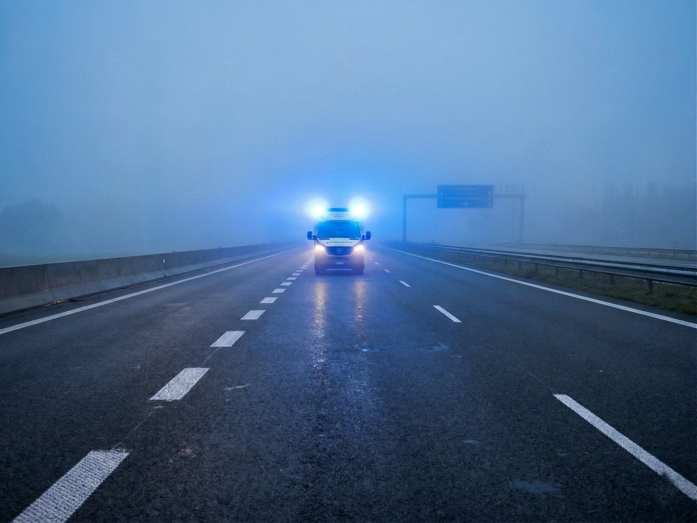 Rettungswagen auf der Autobahn